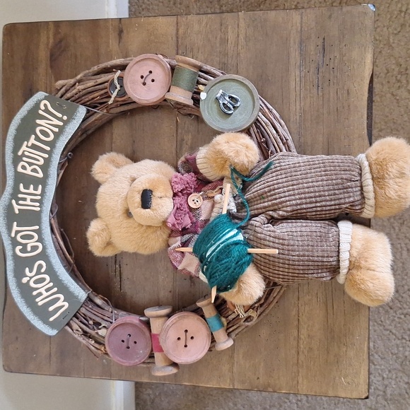 Teddy Bear Button Wreath Decor - Picture 7 of 7